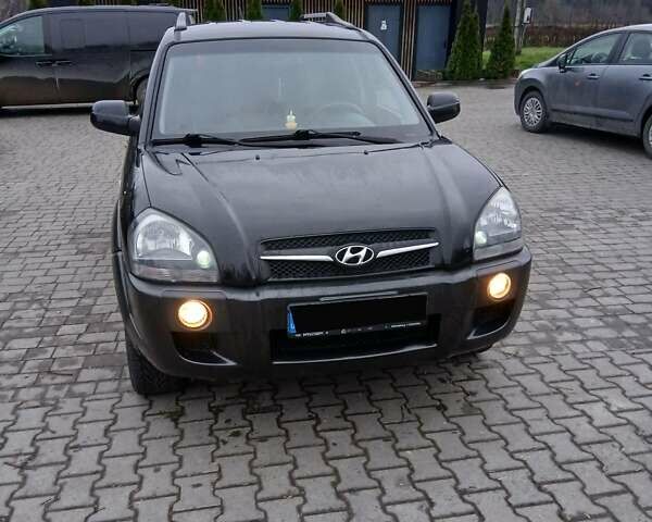 Черный Хендай Туксон, объемом двигателя 2 л и пробегом 230 тыс. км за 8000 $, фото 1 на Automoto.ua