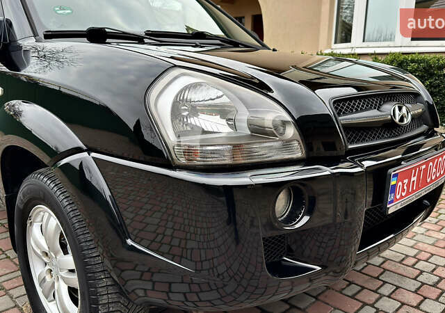 Чорний Хендай Туксон, об'ємом двигуна 2 л та пробігом 182 тис. км за 8299 $, фото 82 на Automoto.ua