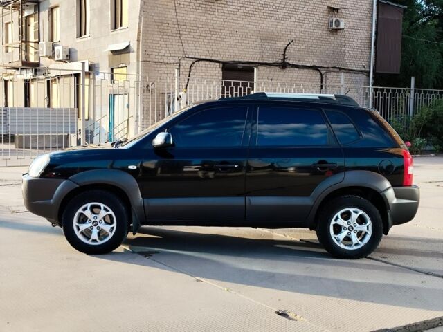 Черный Хендай Туксон, объемом двигателя 2 л и пробегом 82 тыс. км за 7490 $, фото 2 на Automoto.ua