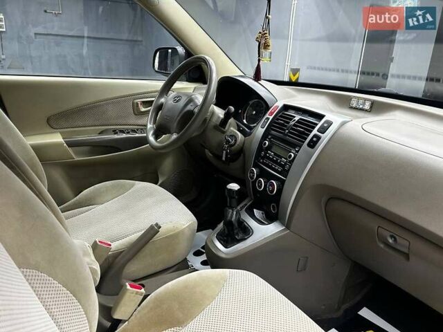 Чорний Хендай Туксон, об'ємом двигуна 1.98 л та пробігом 224 тис. км за 7800 $, фото 13 на Automoto.ua