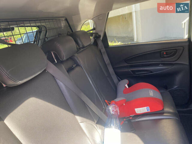 Чорний Хендай Туксон, об'ємом двигуна 1.99 л та пробігом 230 тис. км за 8000 $, фото 6 на Automoto.ua