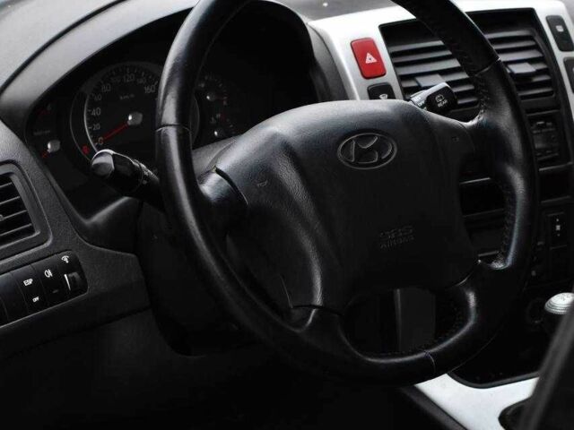 Чорний Хендай Туксон, об'ємом двигуна 2 л та пробігом 204 тис. км за 8650 $, фото 9 на Automoto.ua