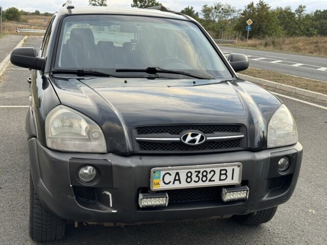 Чорний Хендай Туксон, об'ємом двигуна 2 л та пробігом 291 тис. км за 5400 $, фото 1 на Automoto.ua