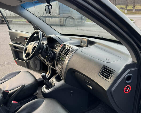 Черный Хендай Туксон, объемом двигателя 2 л и пробегом 210 тыс. км за 7850 $, фото 29 на Automoto.ua