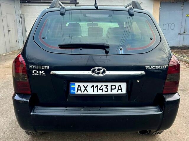 Черный Хендай Туксон, объемом двигателя 2 л и пробегом 215 тыс. км за 6700 $, фото 4 на Automoto.ua