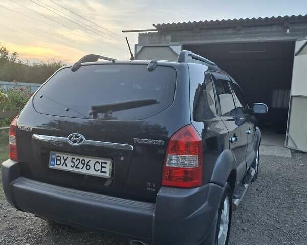 Черный Хендай Туксон, объемом двигателя 2 л и пробегом 197 тыс. км за 8000 $, фото 1 на Automoto.ua