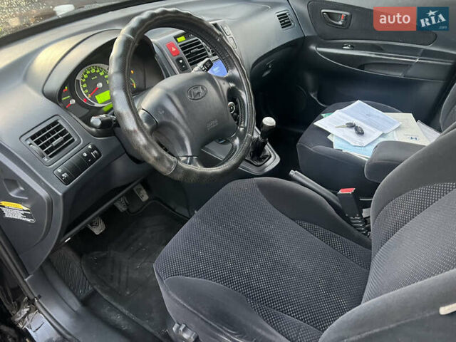Черный Хендай Туксон, объемом двигателя 2 л и пробегом 276 тыс. км за 7450 $, фото 30 на Automoto.ua