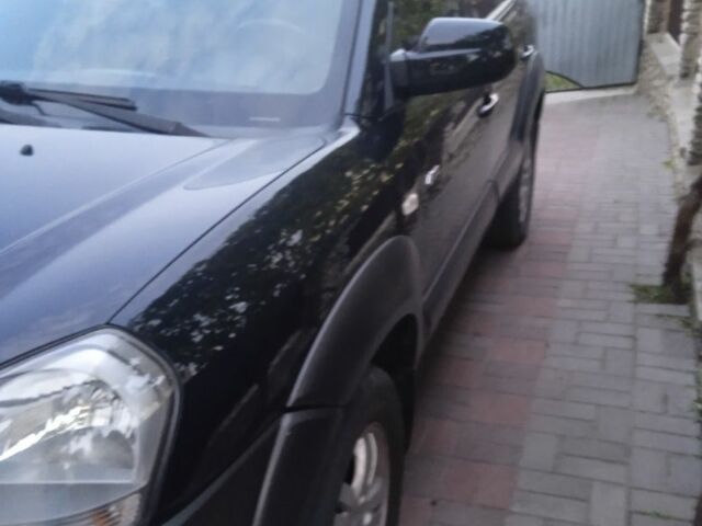 Черный Хендай Туксон, объемом двигателя 2 л и пробегом 209 тыс. км за 8200 $, фото 1 на Automoto.ua