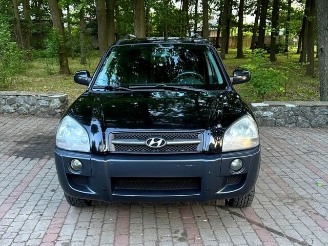 Чорний Хендай Туксон, об'ємом двигуна 2 л та пробігом 267 тис. км за 8200 $, фото 1 на Automoto.ua