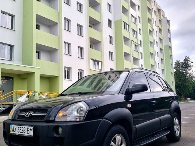 Черный Хендай Туксон, объемом двигателя 2 л и пробегом 152 тыс. км за 7800 $, фото 5 на Automoto.ua
