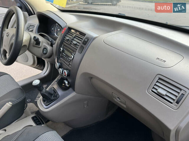 Черный Хендай Туксон, объемом двигателя 1.98 л и пробегом 196 тыс. км за 7999 $, фото 15 на Automoto.ua