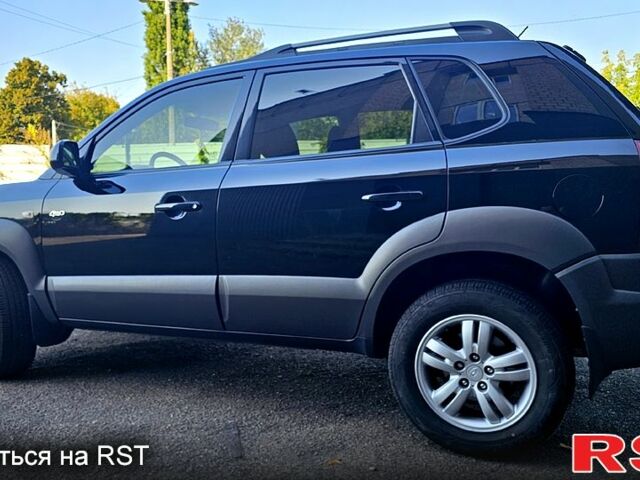Черный Хендай Туксон, объемом двигателя 2 л и пробегом 215 тыс. км за 8350 $, фото 1 на Automoto.ua