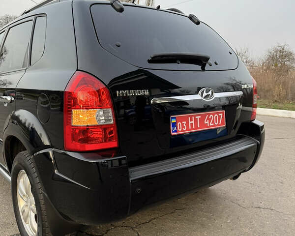 Черный Хендай Туксон, объемом двигателя 2 л и пробегом 210 тыс. км за 7850 $, фото 17 на Automoto.ua