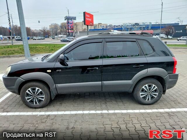 Чорний Хендай Туксон, об'ємом двигуна 2 л та пробігом 106 тис. км за 8350 $, фото 3 на Automoto.ua