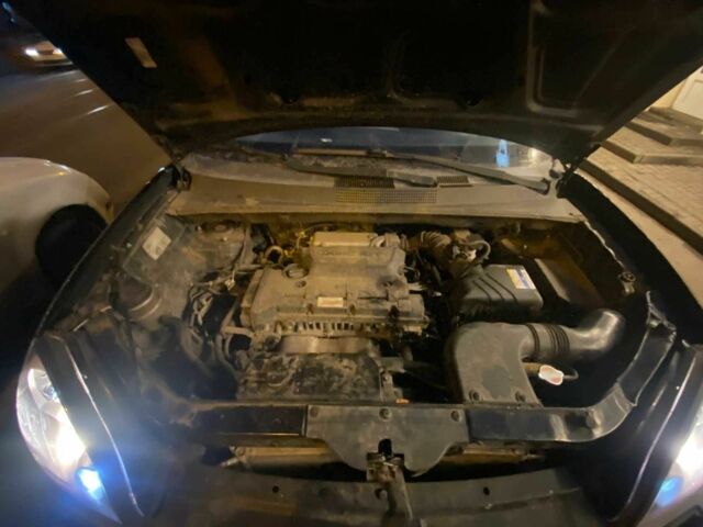 Черный Хендай Туксон, объемом двигателя 2 л и пробегом 136 тыс. км за 2500 $, фото 8 на Automoto.ua