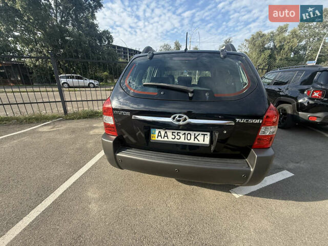 Черный Хендай Туксон, объемом двигателя 2 л и пробегом 218 тыс. км за 6700 $, фото 2 на Automoto.ua