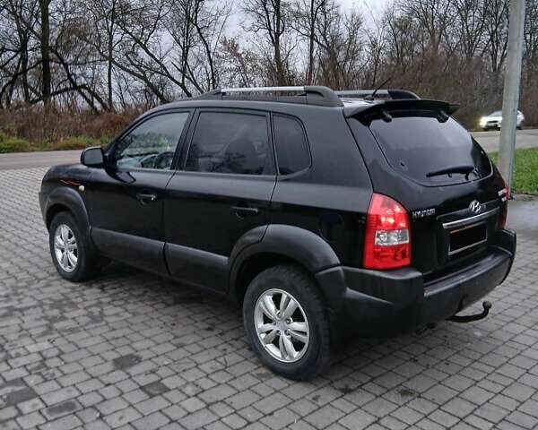 Черный Хендай Туксон, объемом двигателя 2 л и пробегом 230 тыс. км за 8000 $, фото 14 на Automoto.ua
