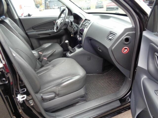 Чорний Хендай Туксон, об'ємом двигуна 0 л та пробігом 189 тис. км за 2028 $, фото 8 на Automoto.ua