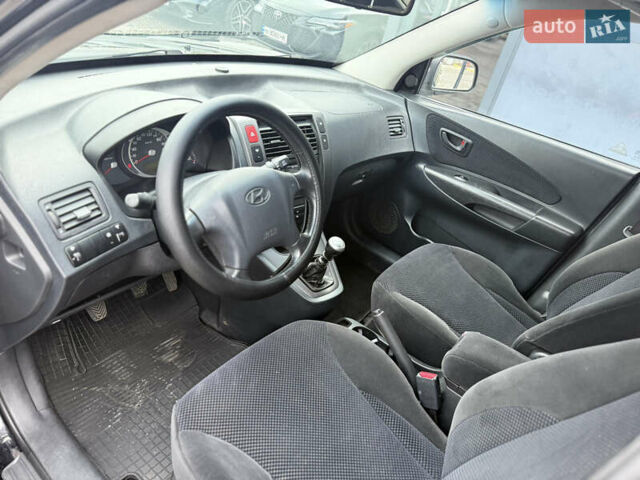 Чорний Хендай Туксон, об'ємом двигуна 2 л та пробігом 240 тис. км за 6888 $, фото 12 на Automoto.ua