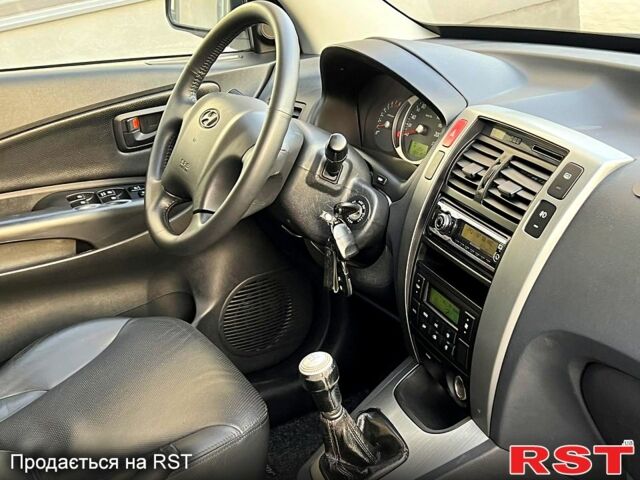 Хендай Туксон 2008 в Новой Водолаге на Automoto.ua Черный Хендай Туксон, объемом двигателя 2 л и пробегом 170 тыс. км за 8700 $, фото 6 на Automoto.ua