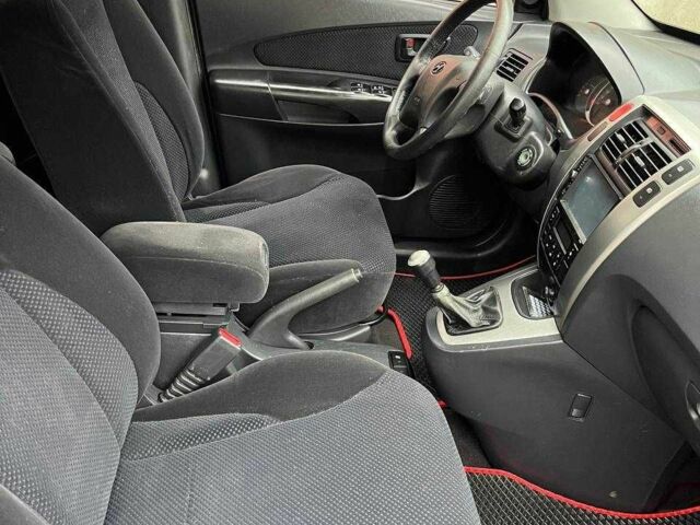 Черный Хендай Туксон, объемом двигателя 2 л и пробегом 270 тыс. км за 7600 $, фото 3 на Automoto.ua