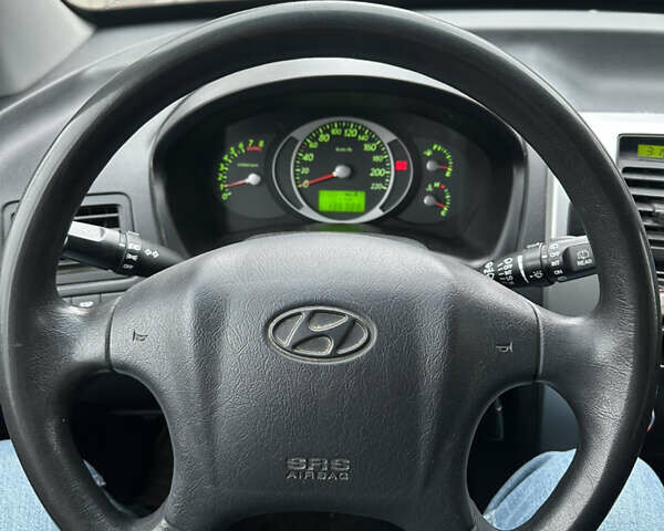 Черный Хендай Туксон, объемом двигателя 2 л и пробегом 136 тыс. км за 8500 $, фото 21 на Automoto.ua