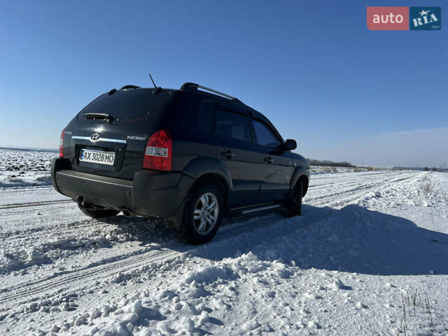 Черный Хендай Туксон, объемом двигателя 2 л и пробегом 218 тыс. км за 8600 $, фото 4 на Automoto.ua
