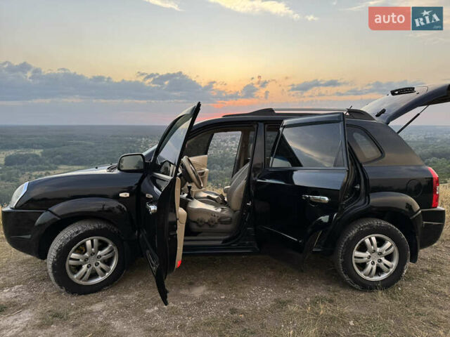 Черный Хендай Туксон, объемом двигателя 2 л и пробегом 323 тыс. км за 9300 $, фото 6 на Automoto.ua