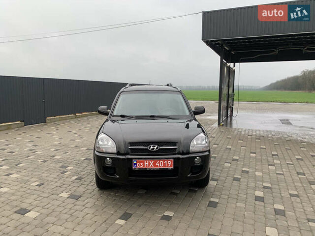 Черный Хендай Туксон, объемом двигателя 2 л и пробегом 198 тыс. км за 7500 $, фото 2 на Automoto.ua