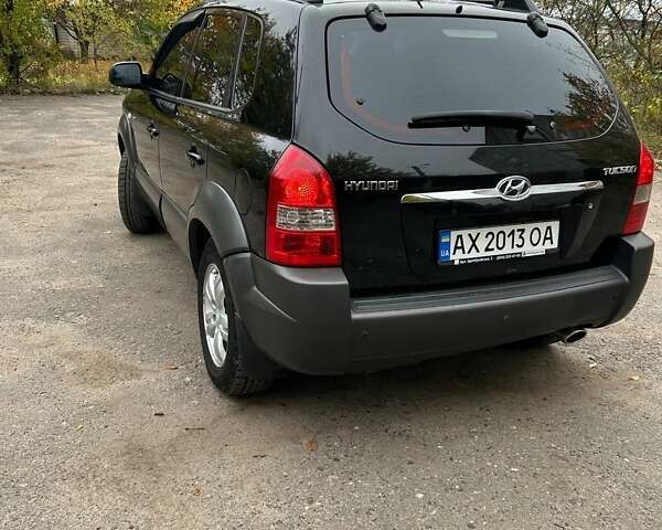 Хендай Туксон 2008 в Богодухове на Automoto.ua Черный Хендай Туксон, объемом двигателя 1.98 л и пробегом 268 тыс. км за 8500 $, фото 2 на Automoto.ua