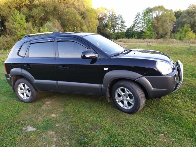 Черный Хендай Туксон, объемом двигателя 2 л и пробегом 162 тыс. км за 8500 $, фото 1 на Automoto.ua