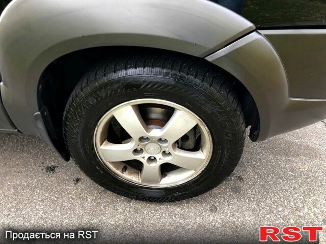 Черный Хендай Туксон, объемом двигателя 2 л и пробегом 220 тыс. км за 8000 $, фото 7 на Automoto.ua