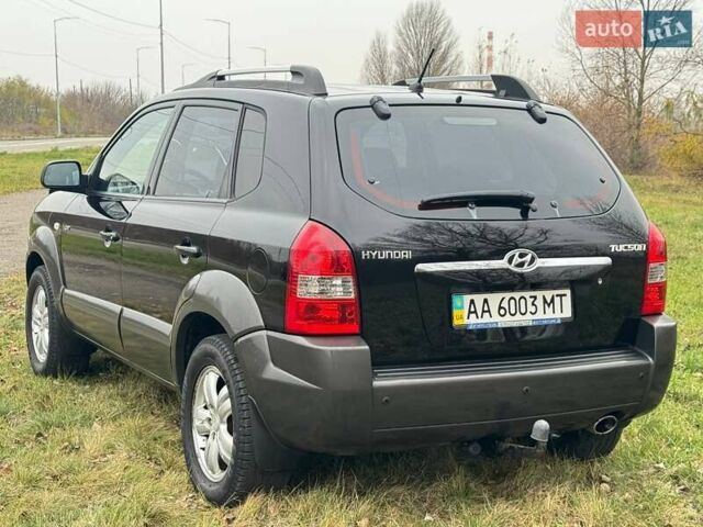 Черный Хендай Туксон, объемом двигателя 2 л и пробегом 148 тыс. км за 9500 $, фото 4 на Automoto.ua