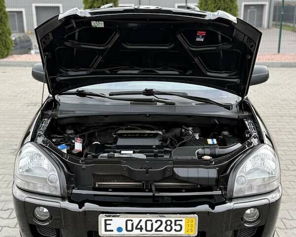 Черный Хендай Туксон, объемом двигателя 1.98 л и пробегом 239 тыс. км за 8700 $, фото 15 на Automoto.ua