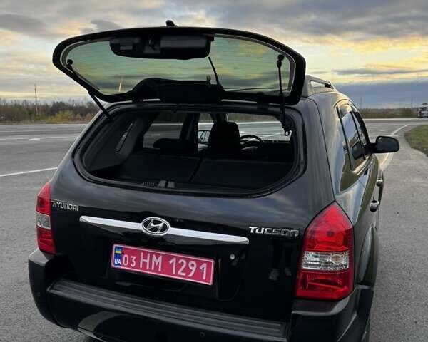 Черный Хендай Туксон, объемом двигателя 2 л и пробегом 253 тыс. км за 8299 $, фото 22 на Automoto.ua