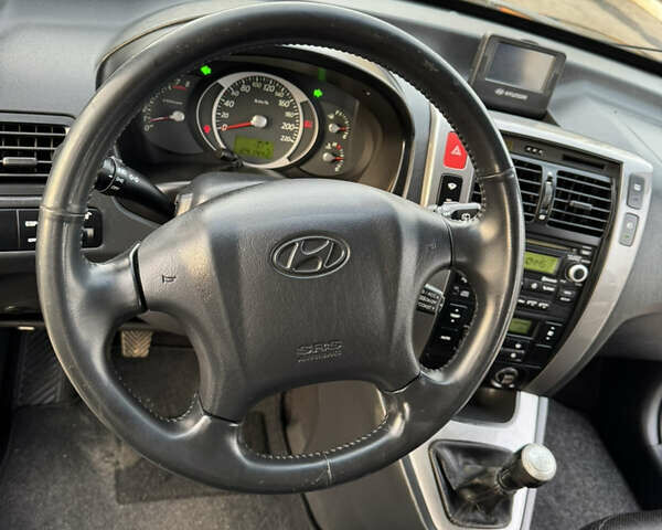 Черный Хендай Туксон, объемом двигателя 2 л и пробегом 210 тыс. км за 7850 $, фото 27 на Automoto.ua