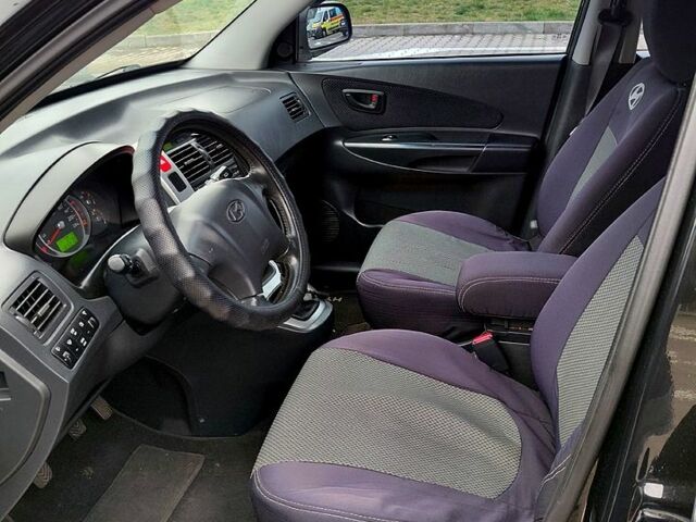 Чорний Хендай Туксон, об'ємом двигуна 2 л та пробігом 106 тис. км за 8350 $, фото 4 на Automoto.ua