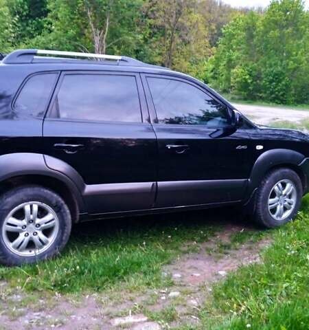 Черный Хендай Туксон, объемом двигателя 1.98 л и пробегом 200 тыс. км за 6600 $, фото 1 на Automoto.ua