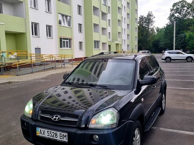 Черный Хендай Туксон, объемом двигателя 2 л и пробегом 152 тыс. км за 7800 $, фото 4 на Automoto.ua