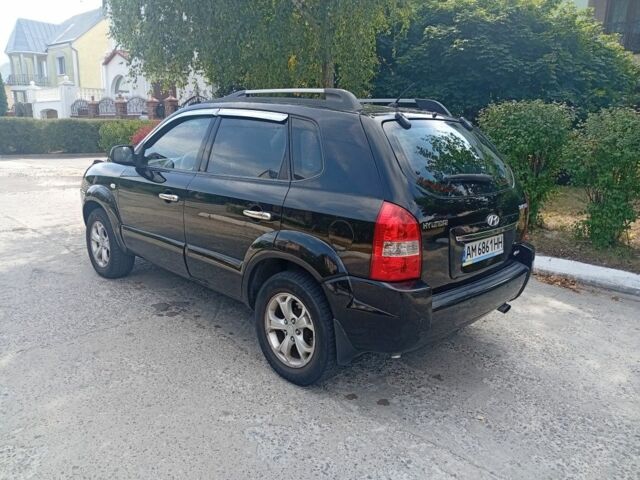 Чорний Хендай Туксон, об'ємом двигуна 2 л та пробігом 260 тис. км за 6750 $, фото 2 на Automoto.ua