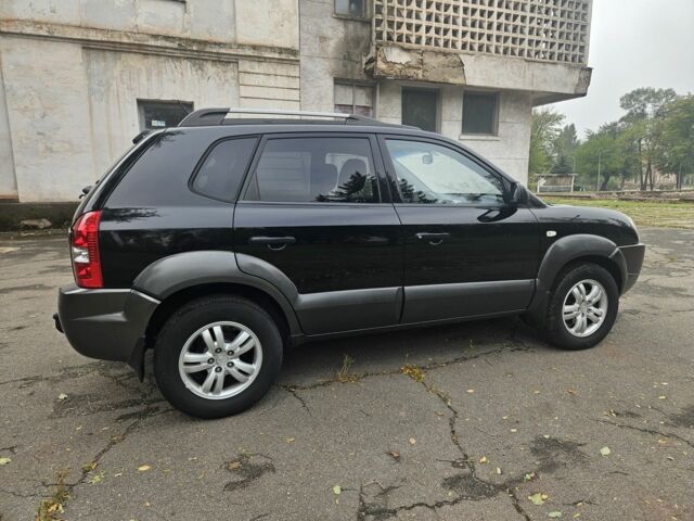 Чорний Хендай Туксон, об'ємом двигуна 2 л та пробігом 186 тис. км за 8300 $, фото 5 на Automoto.ua