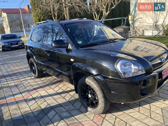Черный Хендай Туксон, объемом двигателя 2 л и пробегом 149 тыс. км за 8250 $, фото 2 на Automoto.ua