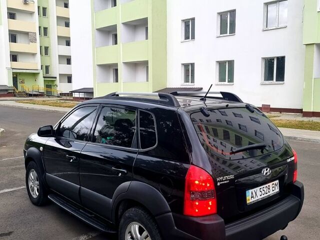 Черный Хендай Туксон, объемом двигателя 2 л и пробегом 152 тыс. км за 7800 $, фото 1 на Automoto.ua