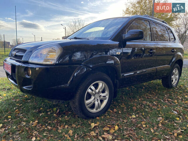 Хендай Туксон 2008 у Рівному на Automoto.ua Чорний Хендай Туксон, об'ємом двигуна 2 л та пробігом 165 тис. км за 7800 $, фото 16 на Automoto.ua