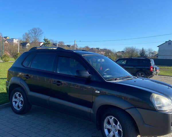 Чорний Хендай Туксон, об'ємом двигуна 1.99 л та пробігом 250 тис. км за 7800 $, фото 2 на Automoto.ua