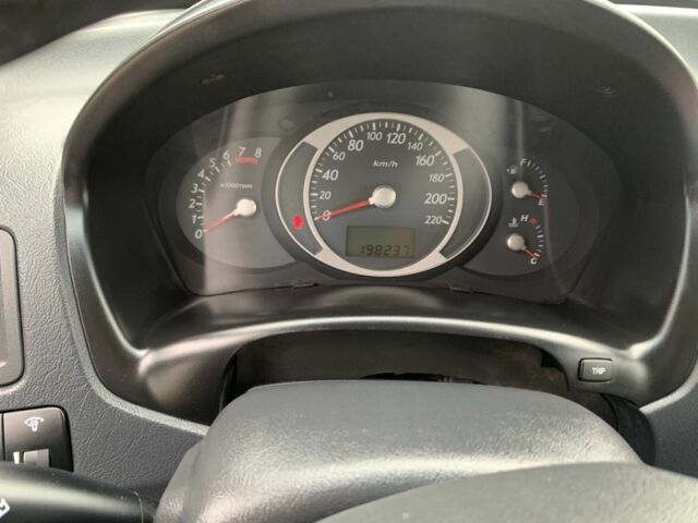 Черный Хендай Туксон, объемом двигателя 2 л и пробегом 198 тыс. км за 7500 $, фото 7 на Automoto.ua