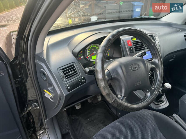 Черный Хендай Туксон, объемом двигателя 2 л и пробегом 276 тыс. км за 7450 $, фото 29 на Automoto.ua