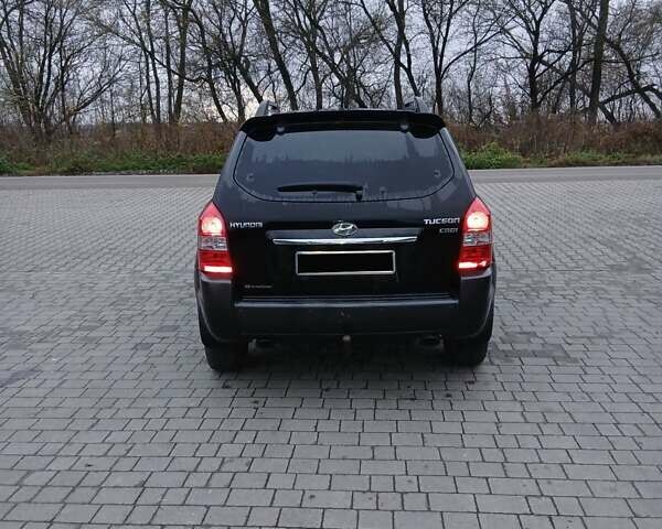 Черный Хендай Туксон, объемом двигателя 2 л и пробегом 230 тыс. км за 8000 $, фото 13 на Automoto.ua