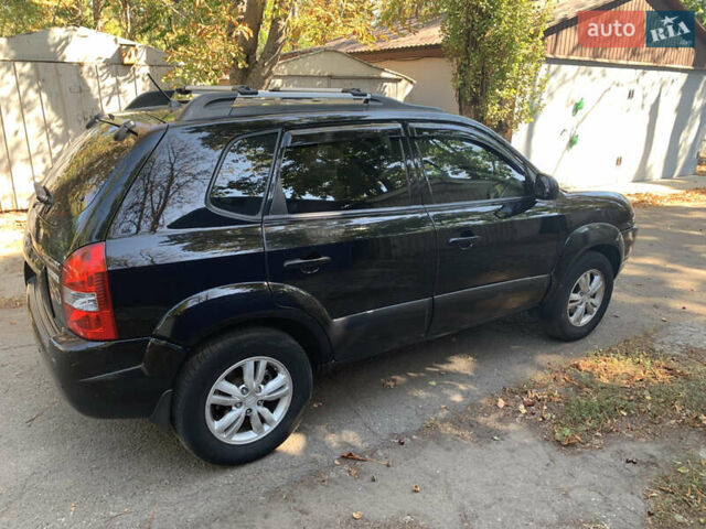 Черный Хендай Туксон, объемом двигателя 1.98 л и пробегом 260 тыс. км за 7777 $, фото 6 на Automoto.ua