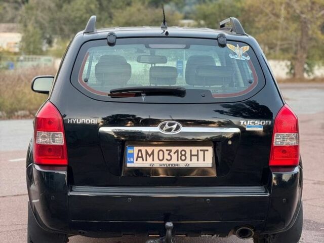 Черный Хендай Туксон, объемом двигателя 2 л и пробегом 353 тыс. км за 6800 $, фото 4 на Automoto.ua
